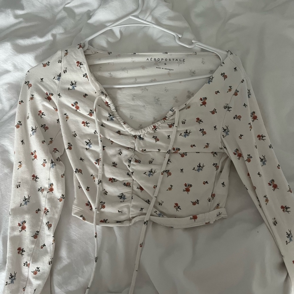 aeropostale size small flowery top